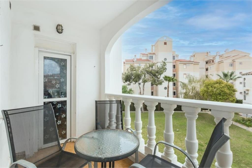 Beautiful Apartment With 2 Bedrooms Close To Beach Torrevieja Buitenkant foto