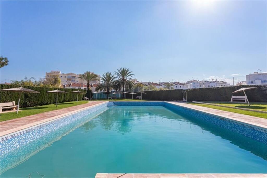 Beautiful Apartment With 2 Bedrooms Close To Beach Torrevieja Buitenkant foto